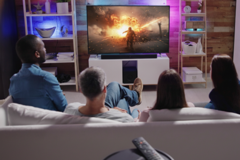 O som da sua Smart TV te decepciona? Desvende o segredo para um áudio imersivo que vai transformar filmes e séries na sua sala!
